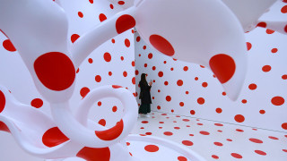 Woman polka dots sculpture blood - gutai group free wallpaper for desktop