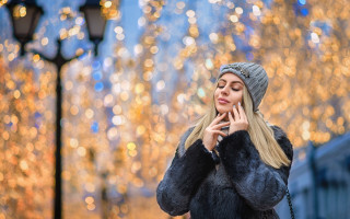 Blonde woman fur coat phone - a street light free wallpaper
