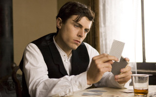 Man holding card glass whiskey - abstract illusionism free wallpaper