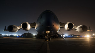 Large airplane night tarmac lights - atmospheric free wallpaper