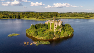 Castle island lake forest sky - medieval free wallpaper for desktop