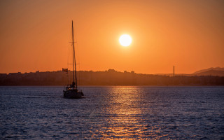 Sailboat sunset cityscape moon water - almada negreiro free wallpaper