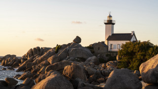 Lighthouse rocky shore dawn mountains - fitz henry lane free wallpaper for desktop