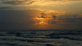 Sunset ocean clouds bird distant - free sunset wallpaper for desktop