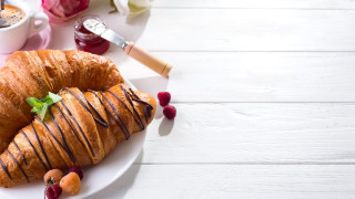 Croissant chocolate drizzle coffee plate - chocolate free wallpaper