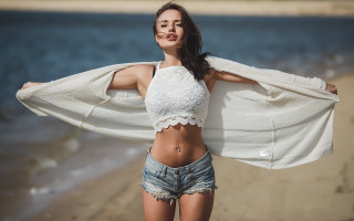 Beach woman white shawl elina - hourglass slim figure free wallpaper for desktop