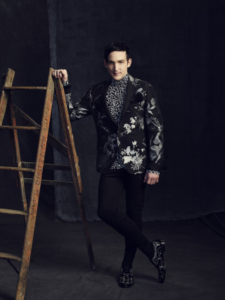 Man standing ladder black room - rococo free wallpaper