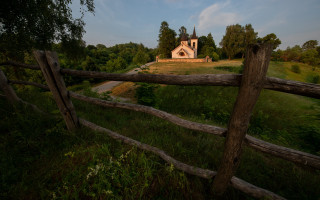 Church tree fence field mountain - a grassy field in the foreground free wallpaper