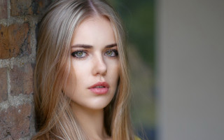 Blonde blue eyes brick wall - a brick wall behind her free wallpaper