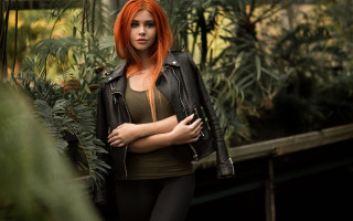 Red haired woman jungle crossed - red hair free wallpaper