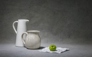 White pitcher green apple tablecloth - a white vase free wallpaper