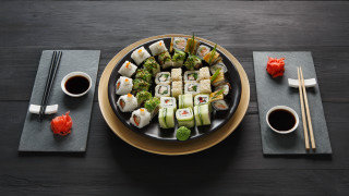 Sushi plate chopsticks sauces table - food photography free wallpaper for desktop