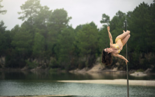 Woman bikini pole water trees - bent free wallpaper