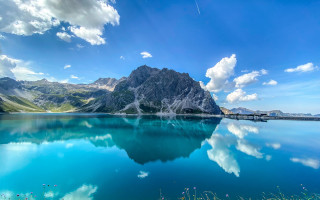 Mountain reflection lake beach sky - correggio free wallpaper