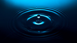 Blue water drop abstract illusionism - a blue light in the middle free wallpaper