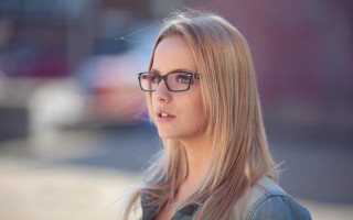 Woman glasses serious portrait blurry - emma geary free wallpaper