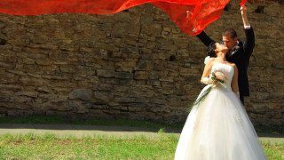 Bride groom red cloth stone - chiharu shiota free wallpaper for desktop
