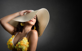 Woman hat flower leie art - her neck and chest free wallpaper