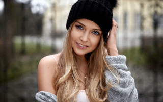 Blonde woman black hat gloves - long blonde hair free wallpaper