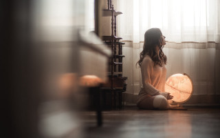 Woman sitting lamp blackhair blurry - elsa bleda free wallpaper