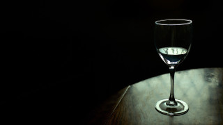 Wine glass dark reflection photorealism - caravaggio free wallpaper