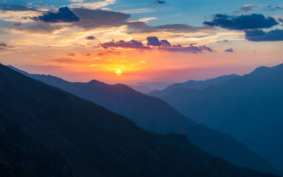 Sunset mountain bird clouds cityscape - a sunset over a mountain range free wallpaper