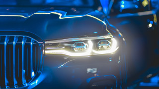 Car headlights blue background blurry - the car free wallpaper for desktop