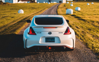White car road haybales barn - rim free wallpaper