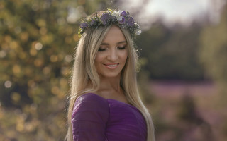 Woman flower crown smiling field - a flower crown free wallpaper