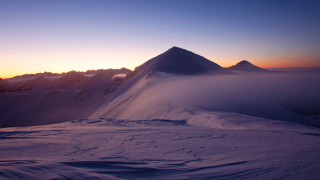 Snowy mountain sunset low cloud - volumetric light free wallpaper for desktop