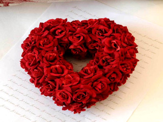 Heart wreath paper pen background - top of a piece free wallpaper for desktop