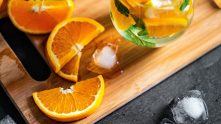Cuttingboard oranges ice water glass - cutting free wallpaper