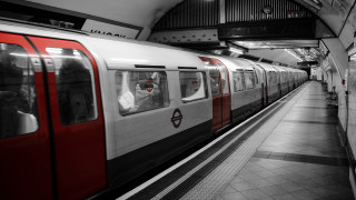 Train station tiltshift motionblur spotcolor - a station free wallpaper