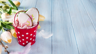 Red basket easter eggs flowers - a white dot free wallpaper
