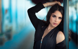 Woman leaning pole brown eyes - andrea orcagna free wallpaper