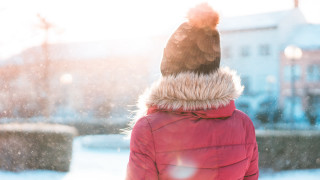 Woman red jacket brown hat - a red jacket free wallpaper