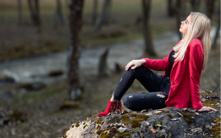 Woman sitting woods blonde denim - emma geary free wallpaper