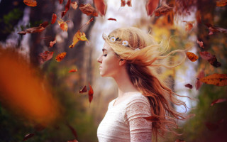 Woman autumn leaves fire blonde - autumn free wallpaper for desktop