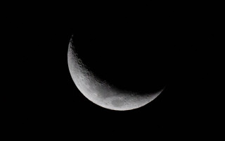 Crescent moon night black background - a small amount of light free wallpaper