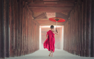 Woman red dress umbrella tunnel - arthur pan free wallpaper