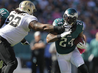 Football player running ball holding - a football player free wallpaper