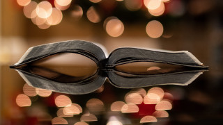 Christmas book lights blurry bokeh - a christmas tree in the background free wallpaper