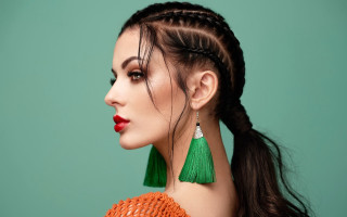 Woman ponytail green tassels red - art deco free wallpaper