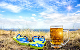 Beach beer flipflops ocean sky - summer free wallpaper