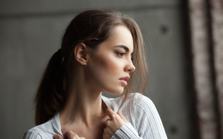 Woman ponytail window portrait blurry - a ponytail free wallpaper