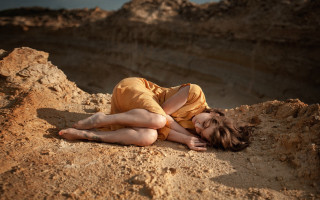 Woman yellow dress rock beach - a yellow dress free wallpaper