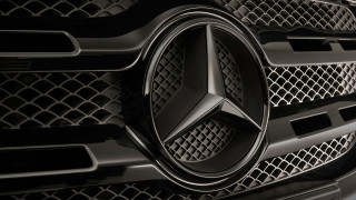 Mercedes logo front car grille - photorealism free wallpaper for desktop