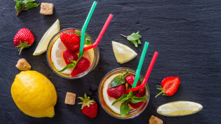 Lemonade strawberries black surface food - dorothy coke free wallpaper