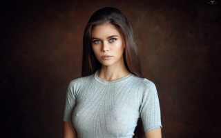 Woman portrait blueeyes white shirt - chernik free wallpaper