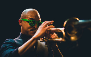 Man sunglasses trumpet dark room - a black background behind free wallpaper